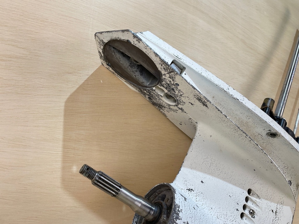 1986 Johnson 90HP 20" Lower Unit Gearcase 0398182