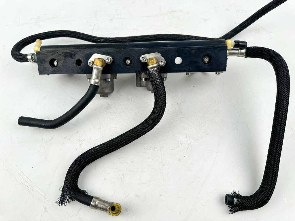 2006 Mercury 115 HP 2 Stroke Outboard Fuel Injector Set W/ Rail 895750T01 OEM