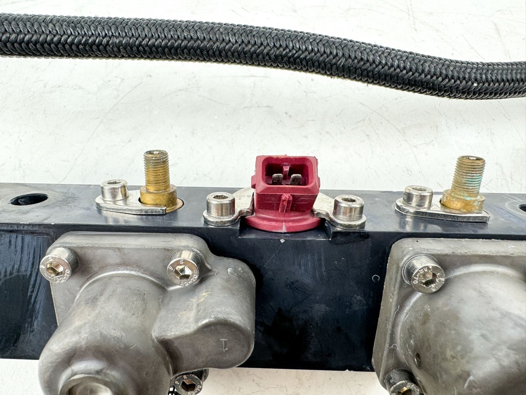 2006 Mercury 115 HP 2 Stroke Outboard Fuel Injector Set W/ Rail 895750T01 OEM