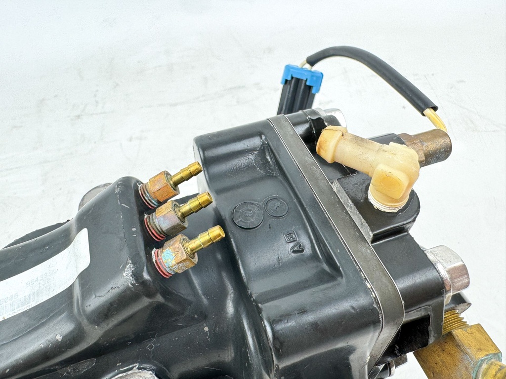 2006 Mercury 115 HP 2 Stroke Outboard Air Compressor Assembly 854333T07 OEM