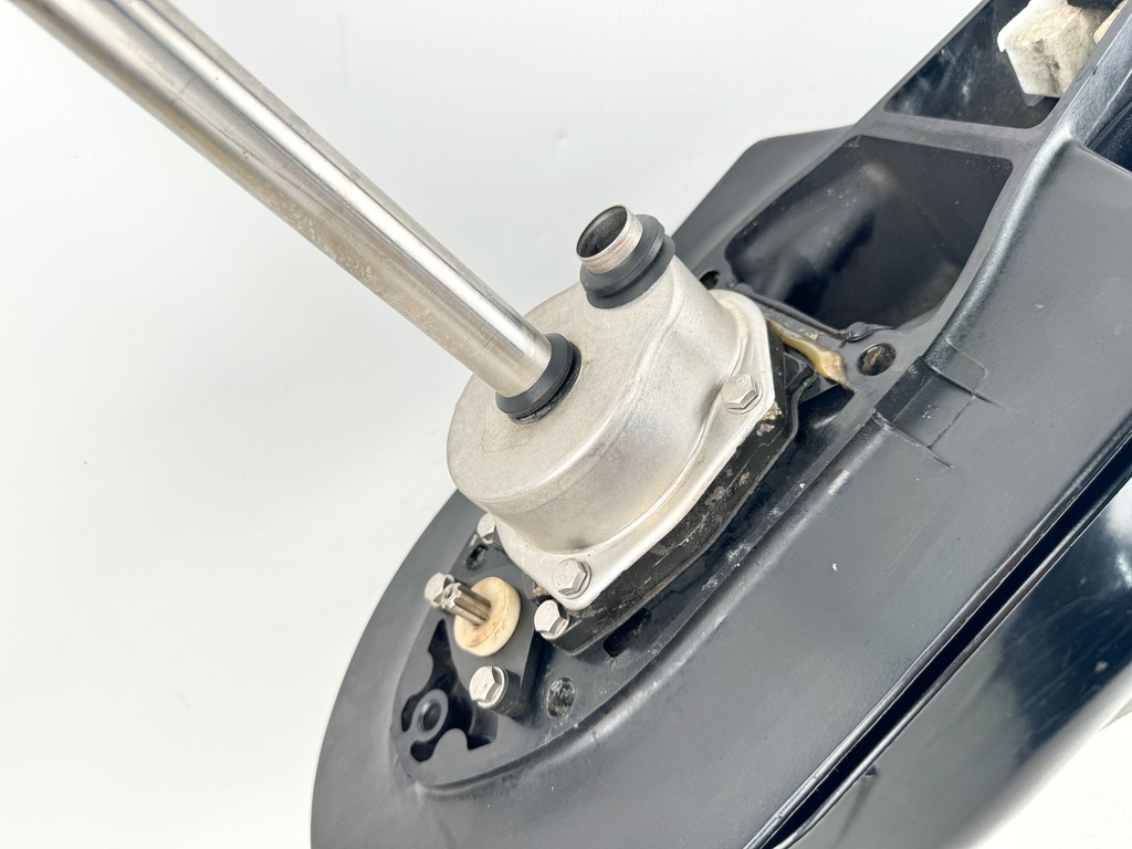 Mercury 75 90 115 125 HP 2 Stroke 20" Long Lower Unit Gear Case 9011J15