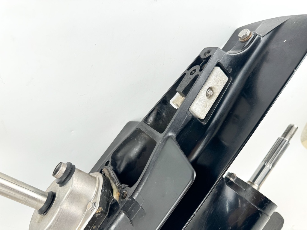 Mercury 75 90 115 125 HP 2 Stroke 20" Long Lower Unit Gear Case 9011J15