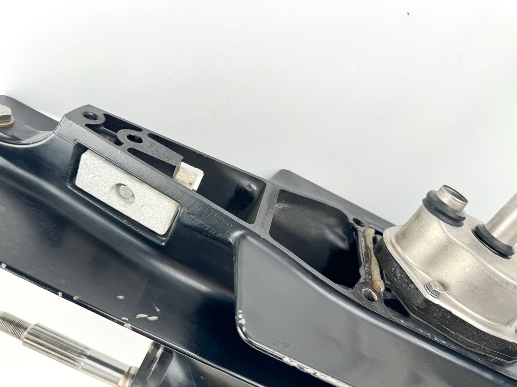 Mercury 75 90 115 125 HP 2 Stroke 20" Long Lower Unit Gear Case 9011J15