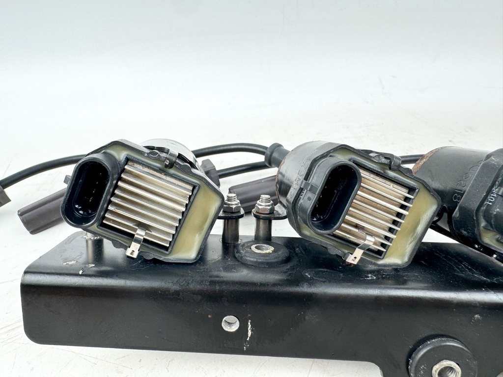 2004 Mercury 60 HP 4 Stroke Outboard Ignition Coil Set W/ Plate 879984T00 OEM