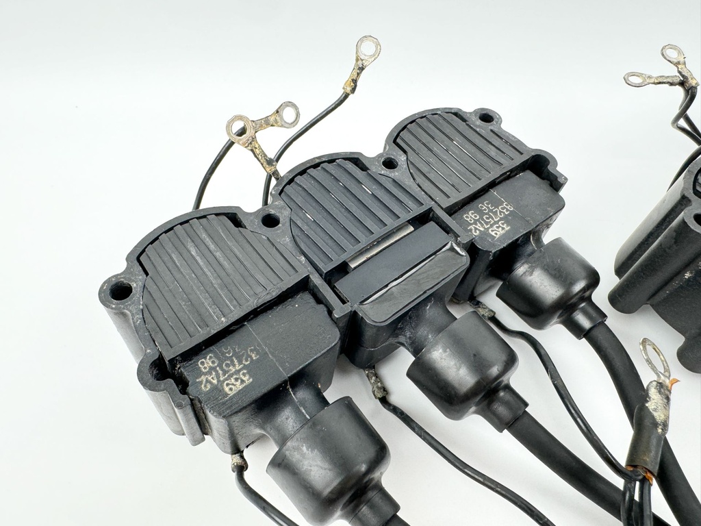 1999 Mercury 200 HP 2 Stroke Outboard Ignition Coil Set 832757A4 OEM