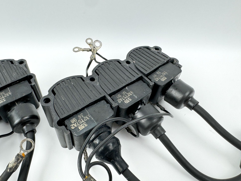 1999 Mercury 200 HP 2 Stroke Outboard Ignition Coil Set 832757A4 OEM