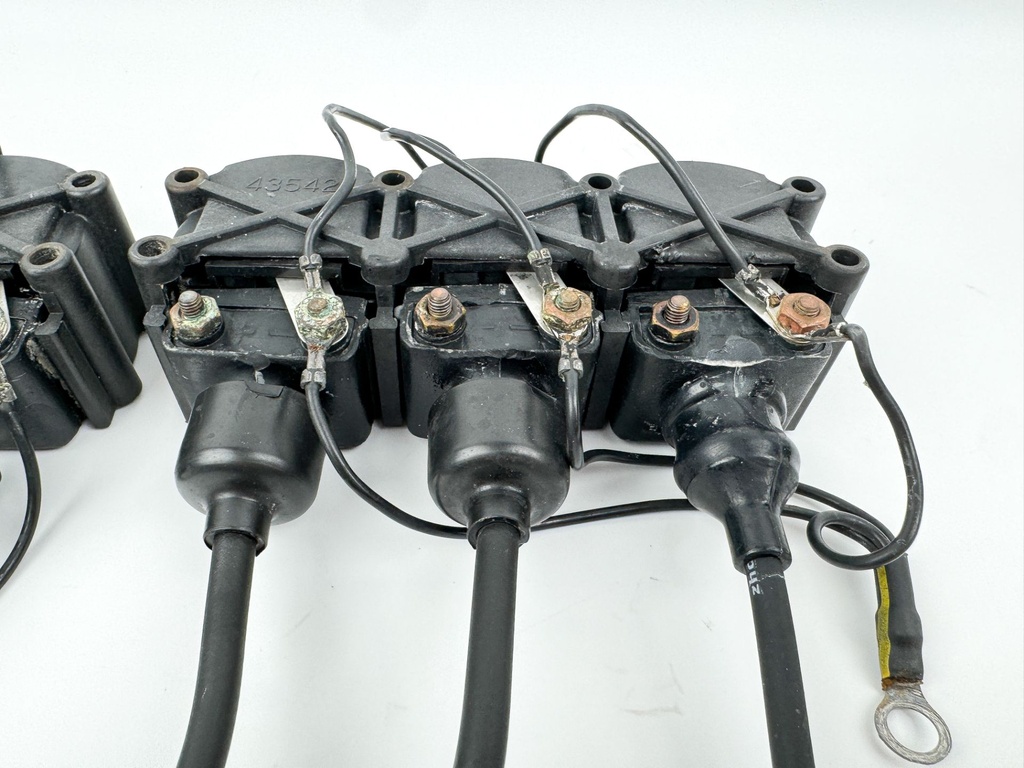 1999 Mercury 200 HP 2 Stroke Outboard Ignition Coil Set 832757A4 OEM