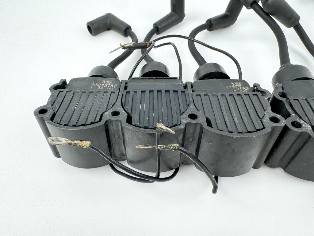 1999 Mercury 200 HP 2 Stroke Outboard Ignition Coil Set 832757A4 OEM