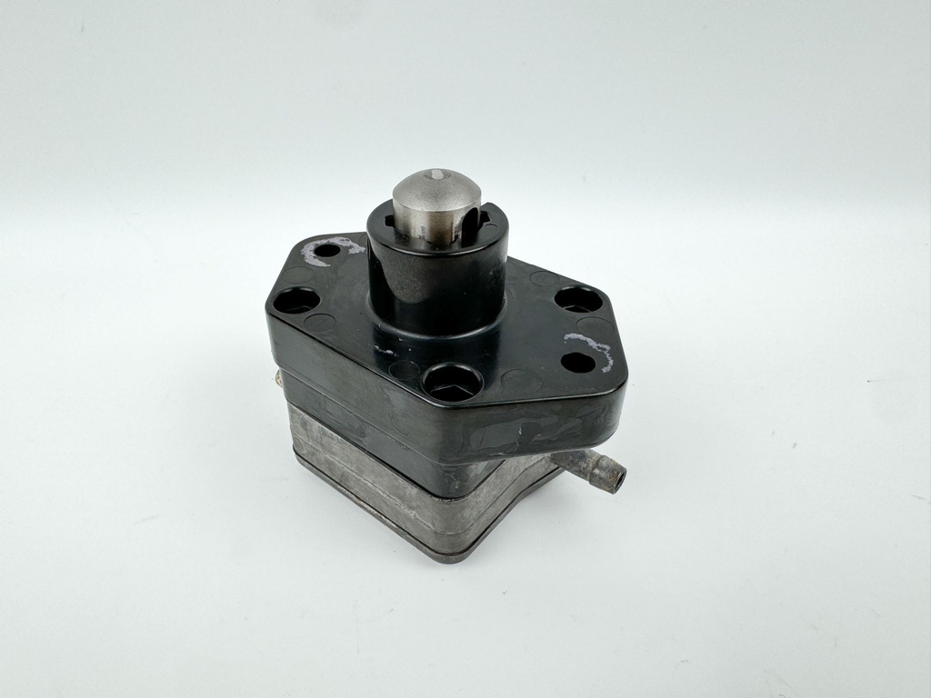 2001 Yamaha 80 HP 4 Stroke Outboard Fuel Pump 67F-24410-00-00 OEM