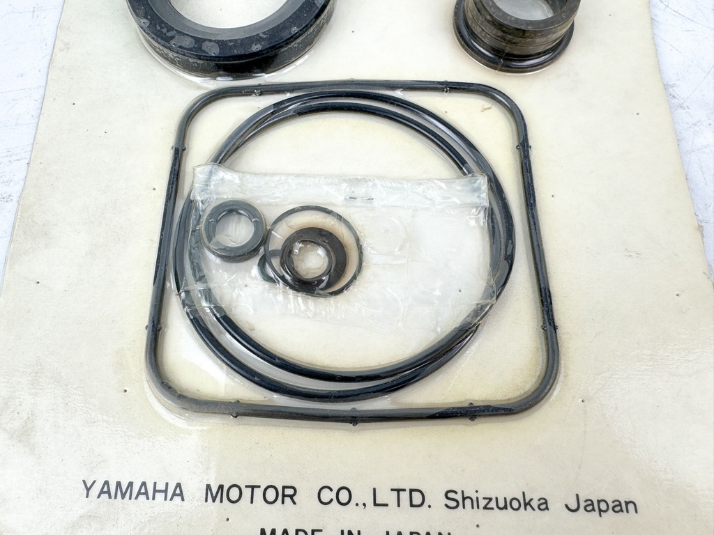 Yamaha Upper Unit Seal Kit 6T5-W0001-30-00 Brand New OEM