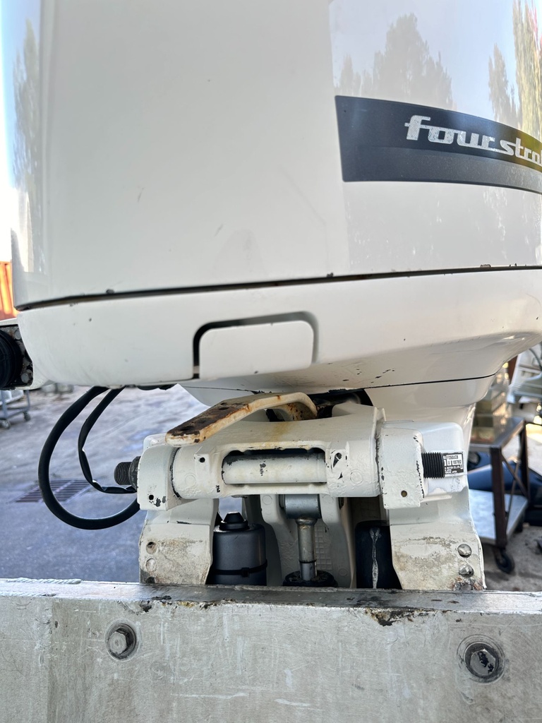 2013 Yamaha 350HP 4 Stroke Outboard Engine 35" Shaft 786 Hours