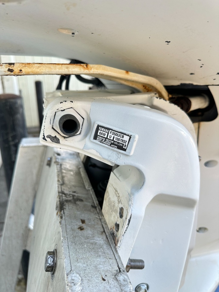 2013 Yamaha 350HP 4 Stroke Outboard Engine 35" Shaft 786 Hours