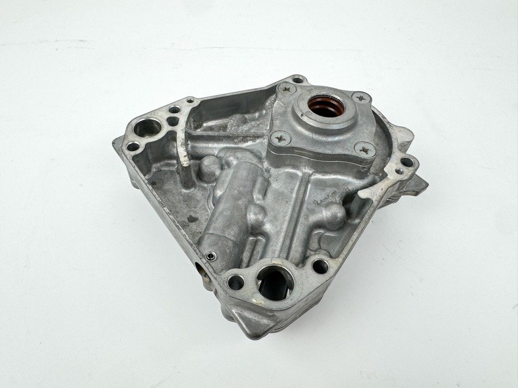 2001 Yamaha 80 HP 4 Stroke Outboard Oil Pump 67F-13300-00-00 OEM