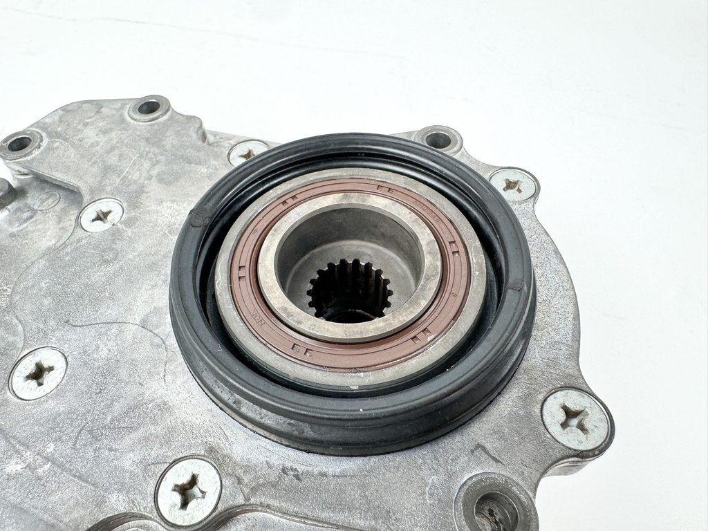 2001 Yamaha 80 HP 4 Stroke Outboard Oil Pump 67F-13300-00-00 OEM