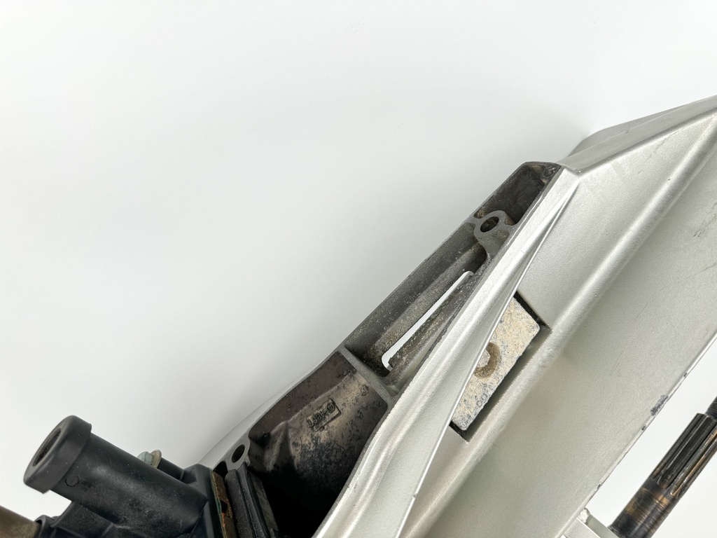 1999-2004 Honda 130 HP 4 Stroke Outboard Lower Unit Gear Case 41100-ZW5-810ZA