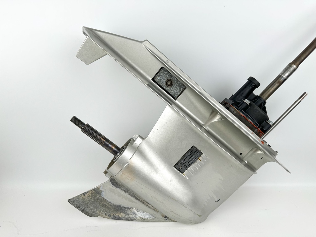 1999-2004 Honda 130 HP 4 Stroke Outboard Lower Unit Gear Case 41100-ZW5-810ZA