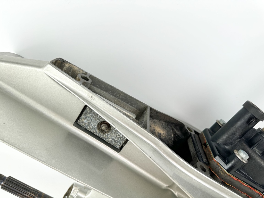 1999-2004 Honda 130 HP 4 Stroke Outboard Lower Unit Gear Case 41100-ZW5-810ZA