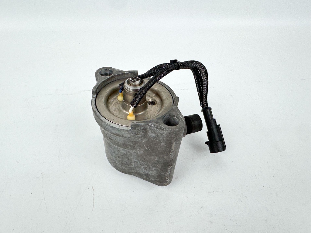 2015 Evinrude 30 HP 2 Stroke Outboard Fuel Injector 5008837 OEM