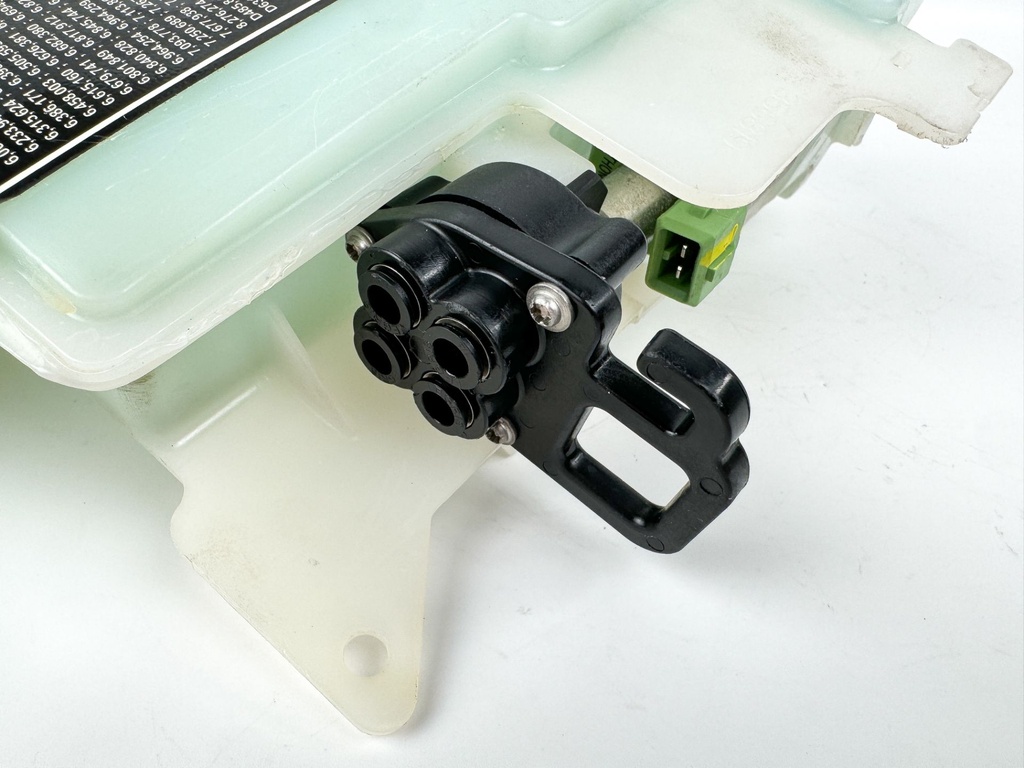 2015 Evinrude 30 HP 2 Stroke Outboard Oil Tank W/ Pump 5008994 OEM