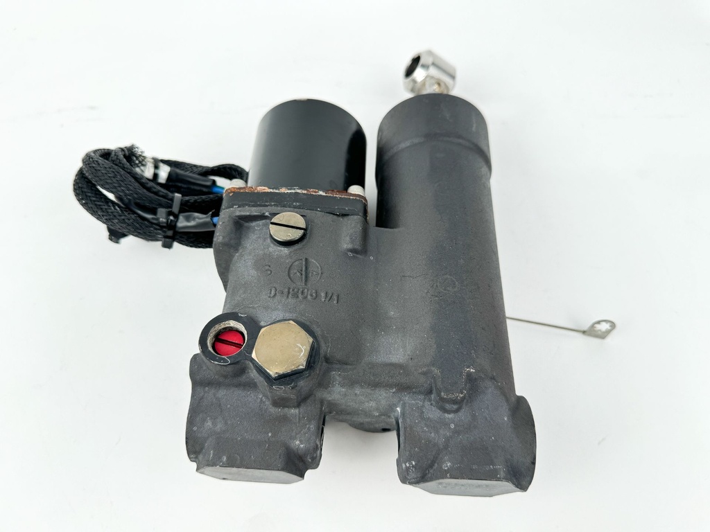 2015 Evinrude 30 HP 2 Stroke Outboard Power Trim Tilt Unit 5007774 OEM