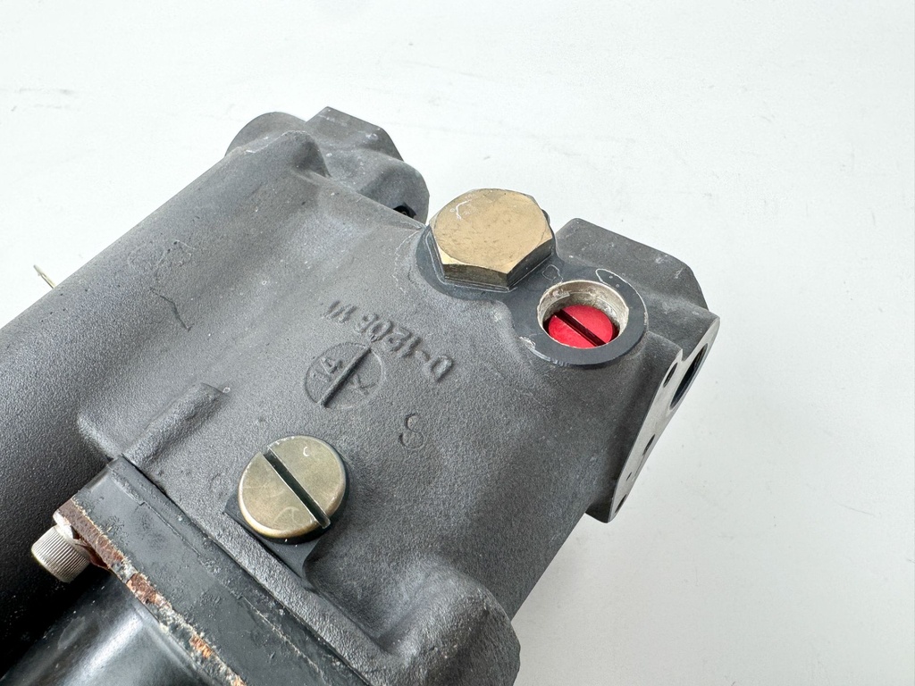 2015 Evinrude 30 HP 2 Stroke Outboard Power Trim Tilt Unit 5007774 OEM