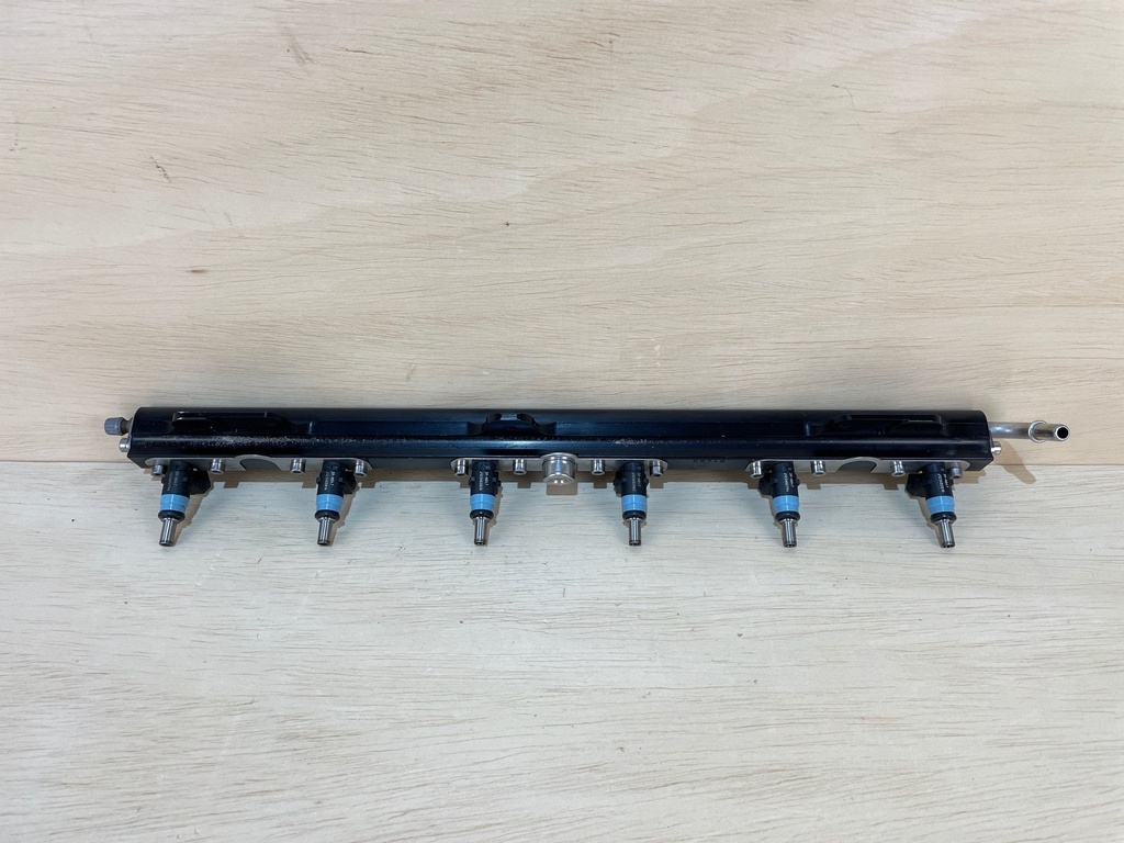 Mercury Verado 350HP Outboard Fuel Injector Set W/ Rail 8M0132732