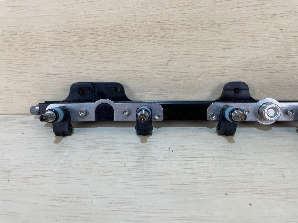 Mercury Verado 350HP Outboard Fuel Injector Set W/ Rail 8M0132732