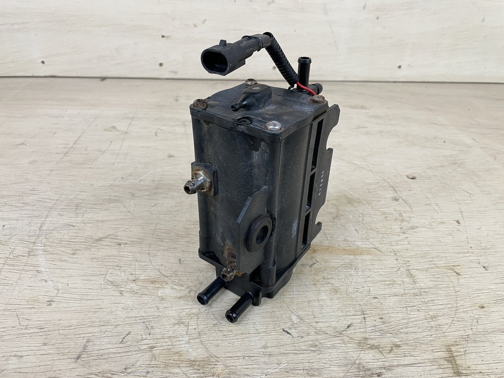 2010 Evinrude 40HP Etec Outboard Fuel Vapor Seperator Tank VST 5008072