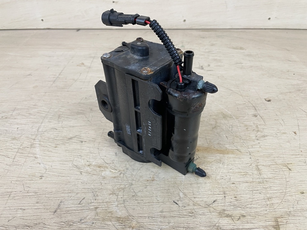 2010 Evinrude 40HP Etec Outboard Fuel Vapor Seperator Tank VST 5008072
