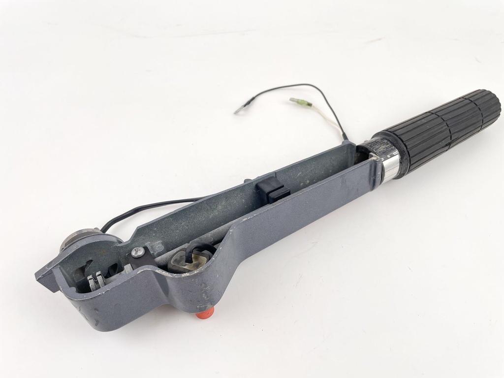 2002 Yamaha 9.9 HP 2 Stroke Outboard Tiller Steering Handle 63V-42111-00-4D OEM