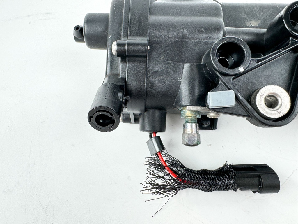 2015 Evinrude 30 HP 2 Stroke Outboard Vapor Separator Tank VST 5007896 OEM