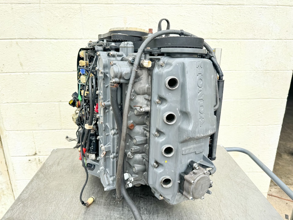 2000 Honda 130 HP 4 Stroke Outboard Powerhead 12000-ZW5-020ZA OEM