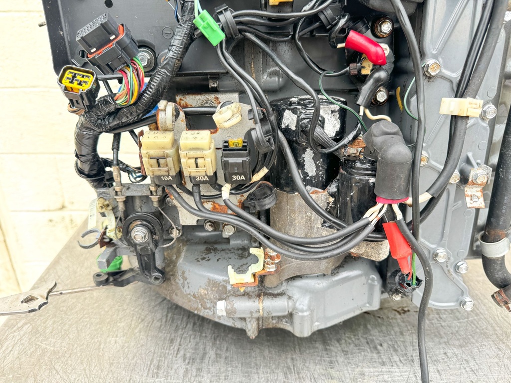 2000 Honda 130 HP 4 Stroke Outboard Powerhead 12000-ZW5-020ZA OEM