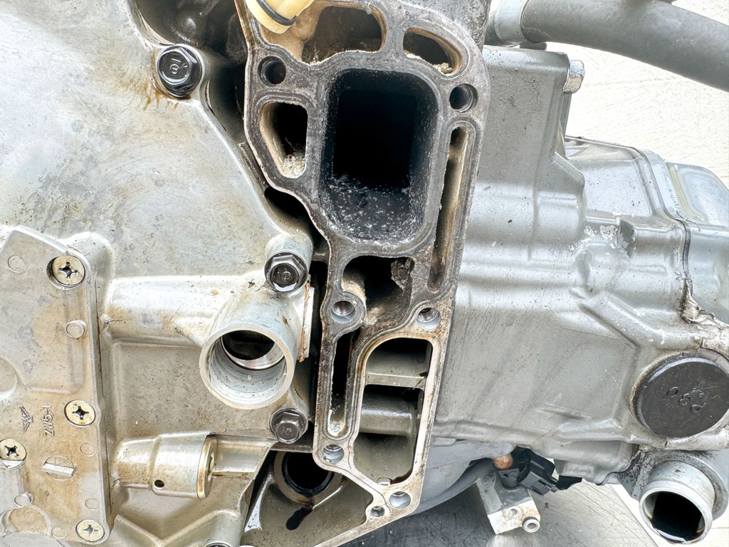 2000 Honda 130 HP 4 Stroke Outboard Powerhead 12000-ZW5-020ZA OEM