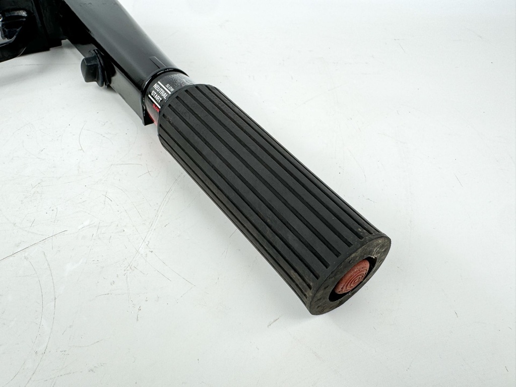 Mercury 25HP 2 Stroke Outboard Tiller Handle Assembly W/ Bracket 822841F