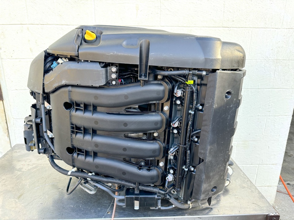 2013 Yamaha 350 HP 4 Stroke Outboard Powerhead 6AW-W009B-04-9S OEM