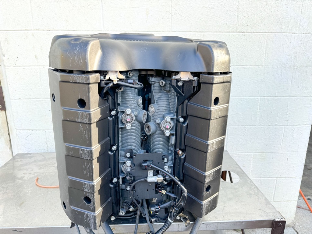 2013 Yamaha 350 HP 4 Stroke Outboard Powerhead 6AW-W009B-04-9S OEM