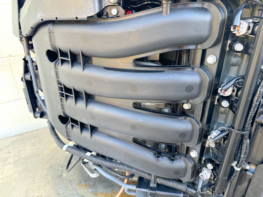 2013 Yamaha 350 HP 4 Stroke Outboard Powerhead 6AW-W009B-04-9S OEM