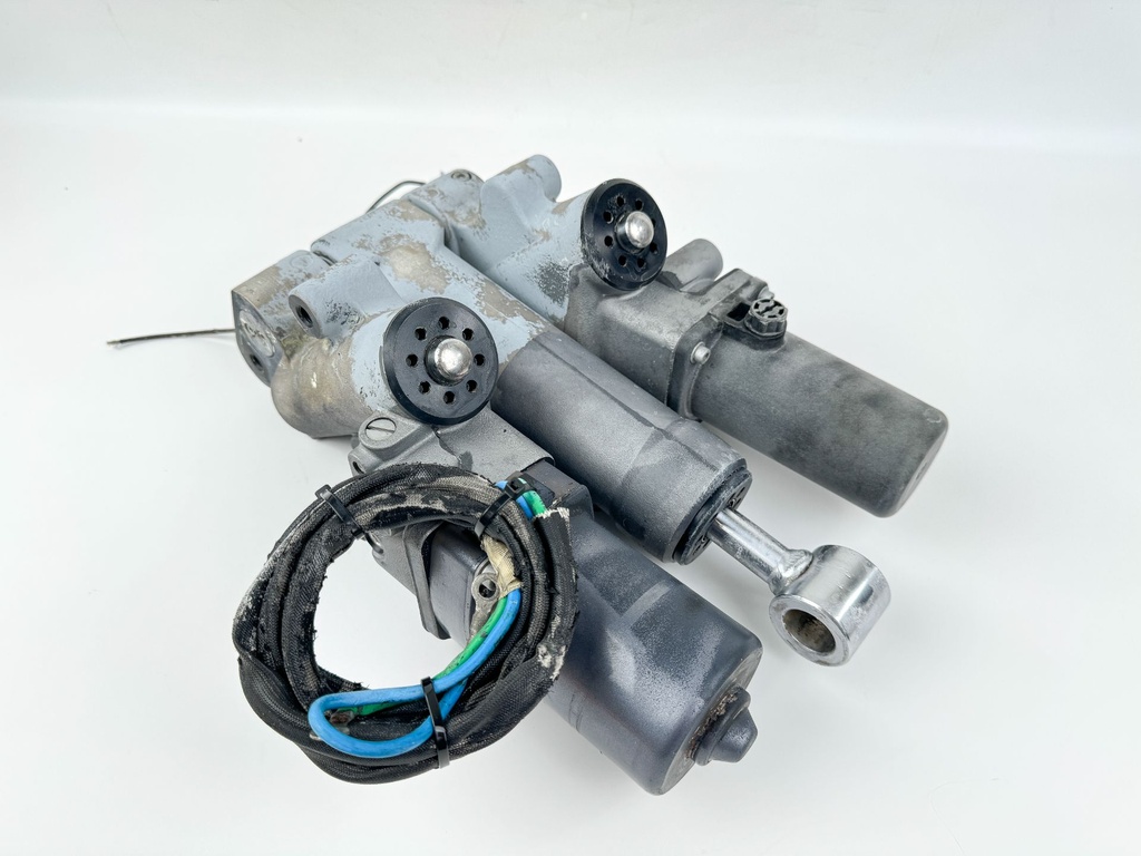 Yamaha V8 F 300 350 HP Outboard Power Trim Tilt Unit 6AW-43800-05-00