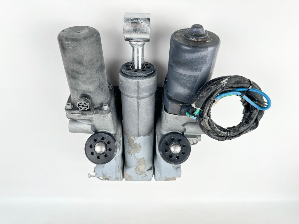 Yamaha V8 F 300 350 HP Outboard Power Trim Tilt Unit 6AW-43800-05-00