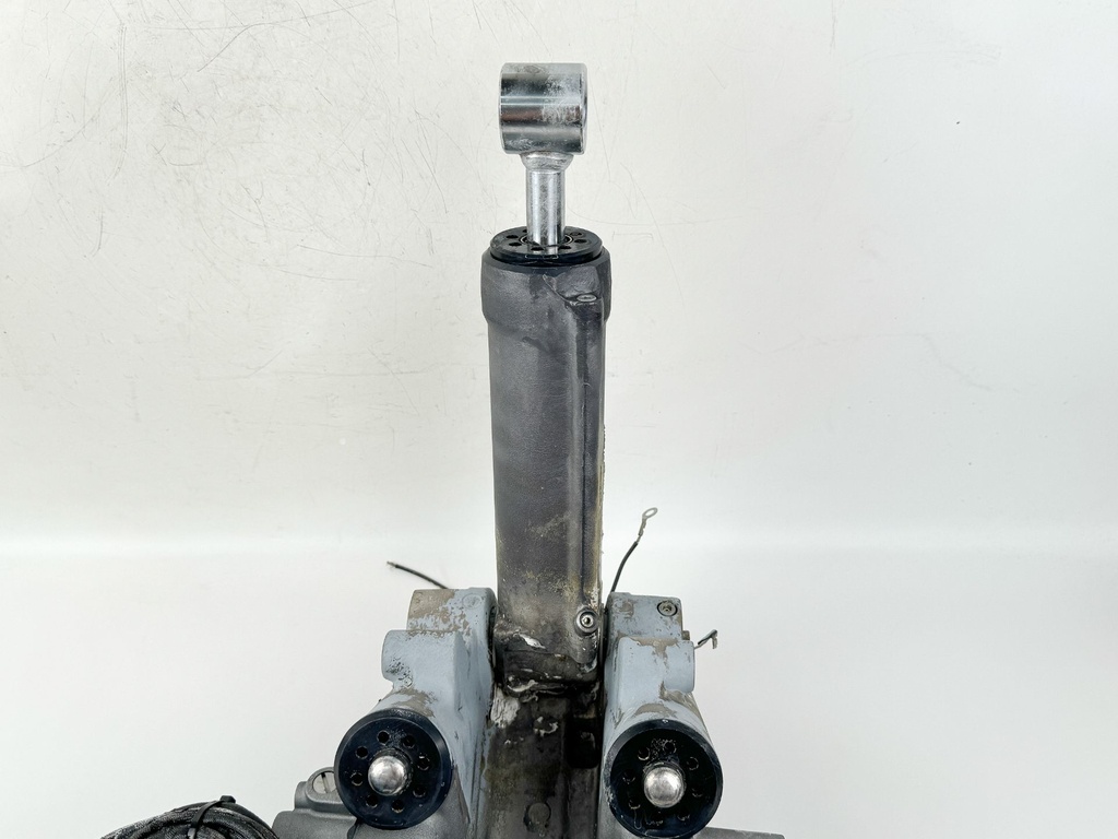 Yamaha V8 F 300 350 HP Outboard Power Trim Tilt Unit 6AW-43800-05-00