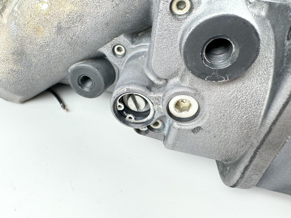 Yamaha V8 F 300 350 HP Outboard Power Trim Tilt Unit 6AW-43800-05-00