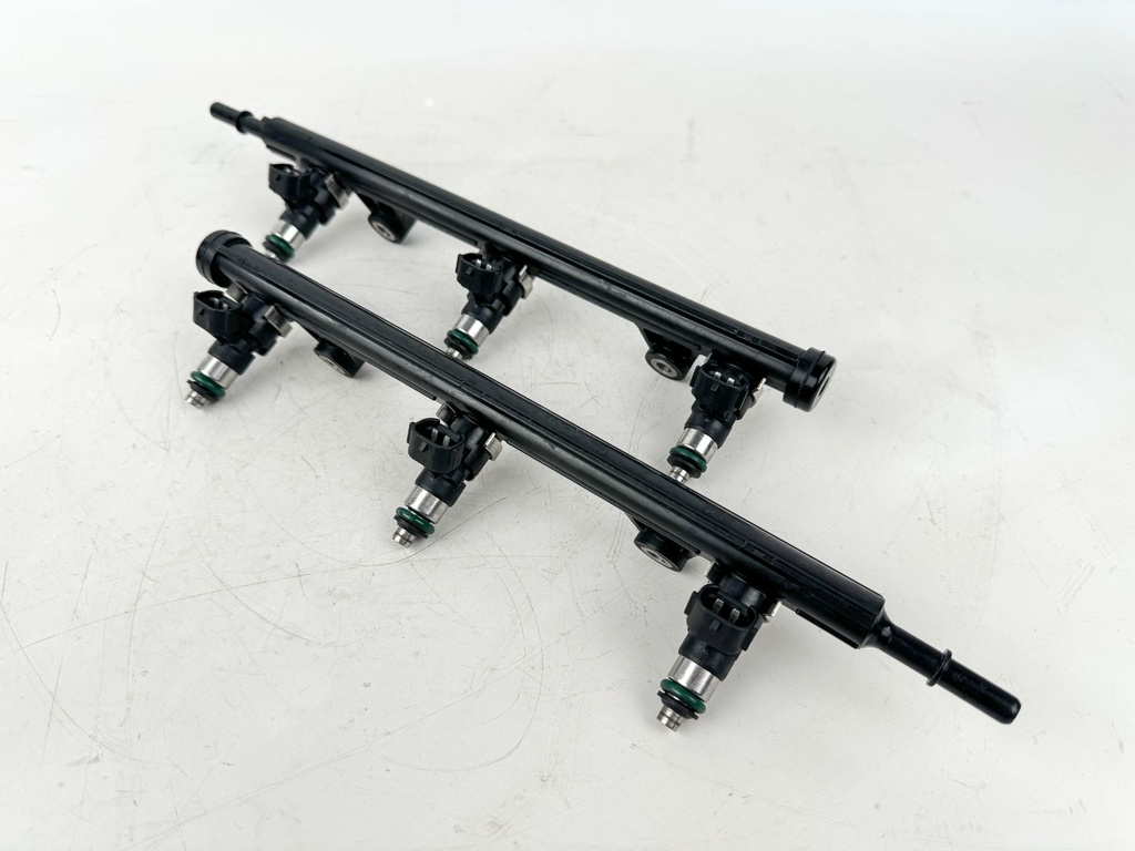 2016 Yamaha 250 HP 4 Stroke Outboard Fuel Injector Set W/ Rail 6AW-13761-00-00 OEM