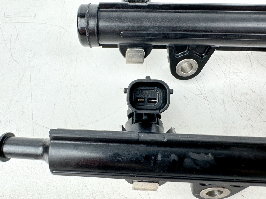 2016 Yamaha 250 HP 4 Stroke Outboard Fuel Injector Set W/ Rail 6AW-13761-00-00 OEM