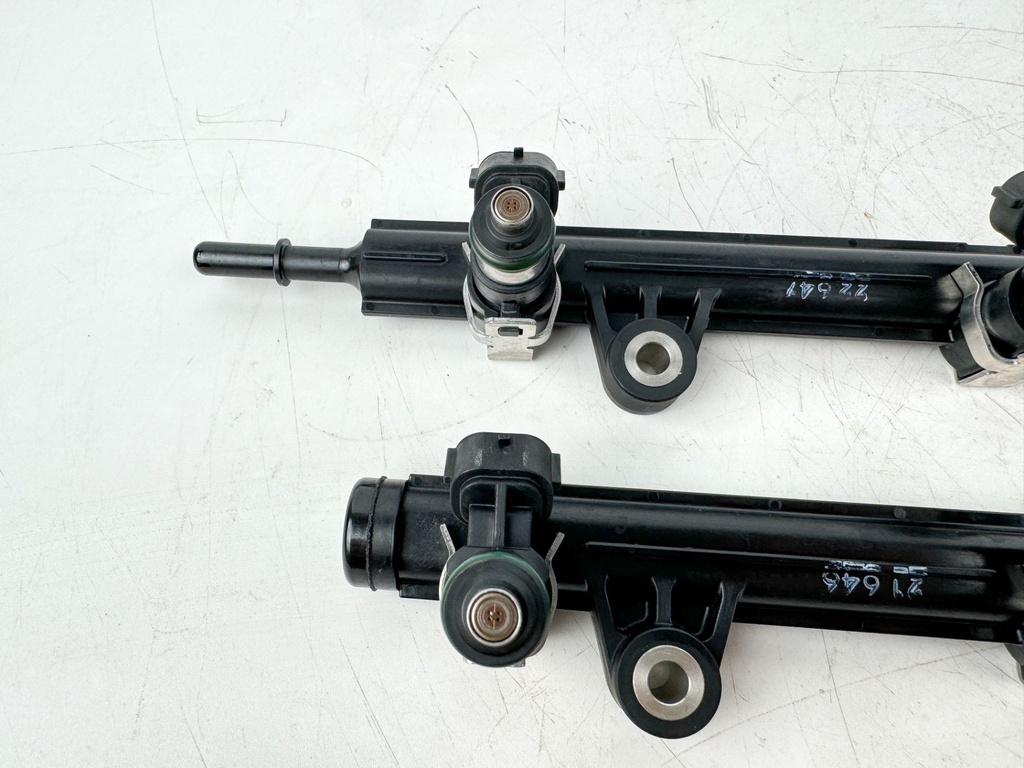 2016 Yamaha 250 HP 4 Stroke Outboard Fuel Injector Set W/ Rail 6AW-13761-00-00 OEM