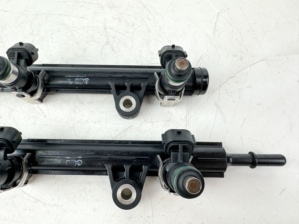 2016 Yamaha 250 HP 4 Stroke Outboard Fuel Injector Set W/ Rail 6AW-13761-00-00 OEM