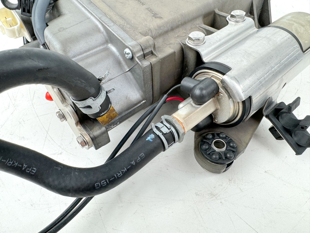 2016 Yamaha 250 HP 4 Stroke Outboard VST Float Chamber Assembly 6CB-14180-10-00 OEM