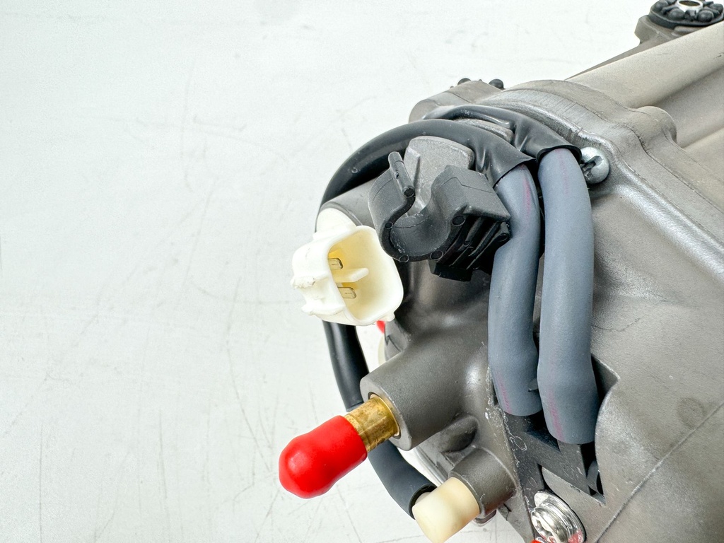 2016 Yamaha 250 HP 4 Stroke Outboard VST Float Chamber Assembly 6CB-14180-10-00 OEM