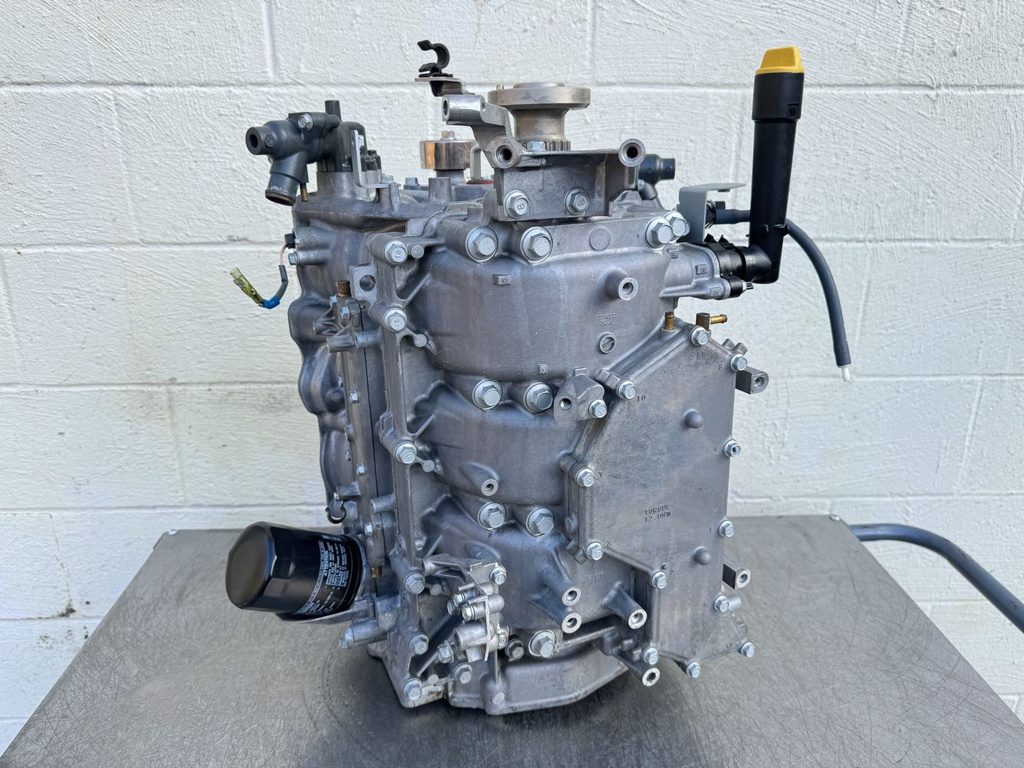 2016 Yamaha 250 HP 4 Stroke VMAX Outboard Crankcase Short Block Assembly 6CB-15100-10-00 OEM