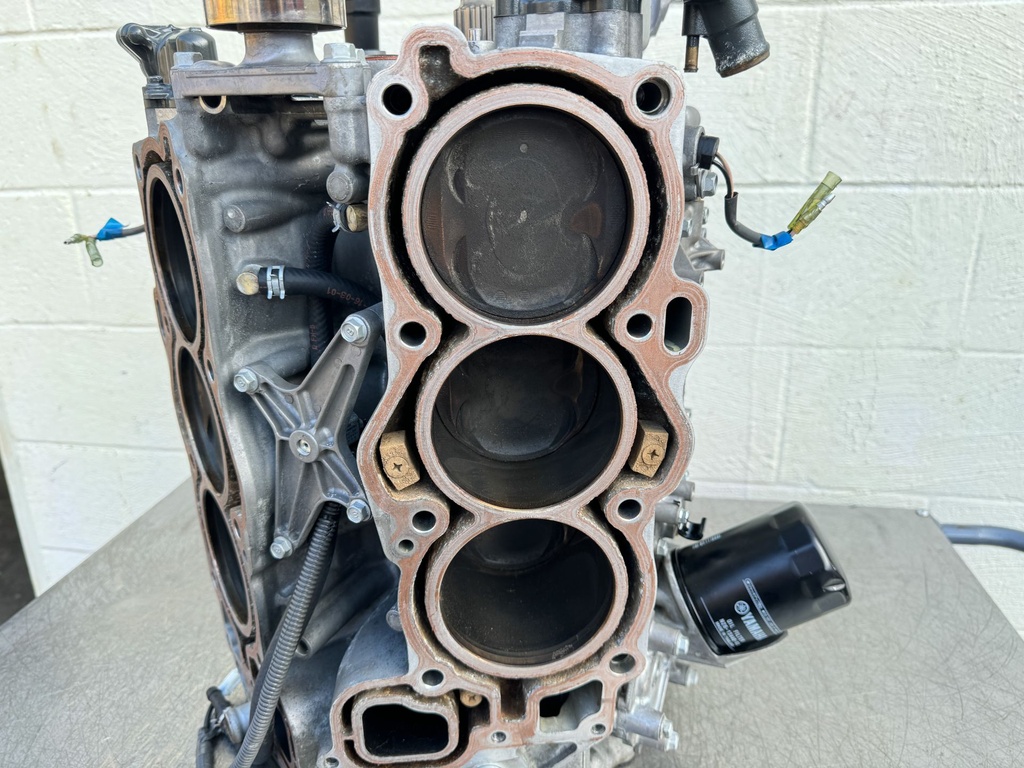 2016 Yamaha 250 HP 4 Stroke VMAX Outboard Crankcase Short Block Assembly 6CB-15100-10-00 OEM